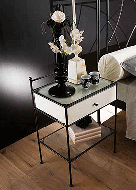 Mesa de noche en Forja Niria Combi