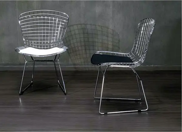 Sillas M pielMetal y ecopiel  Silla M con cojín blanco .