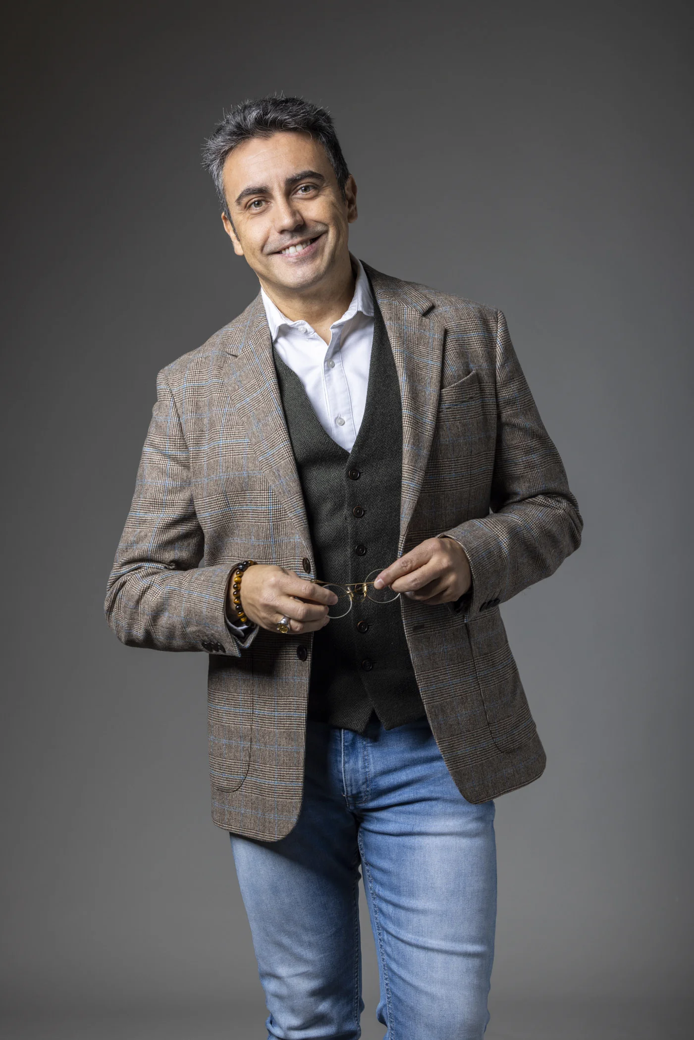Retrato de Alberto Torres Benito, interiorista y cofundador de PortobelloStreet