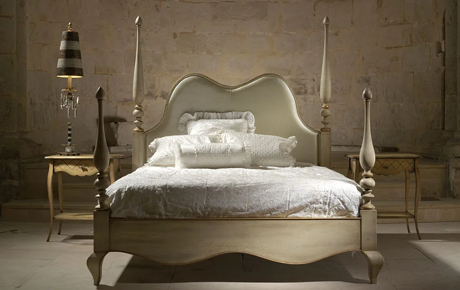 Cama Chipendale tapizada