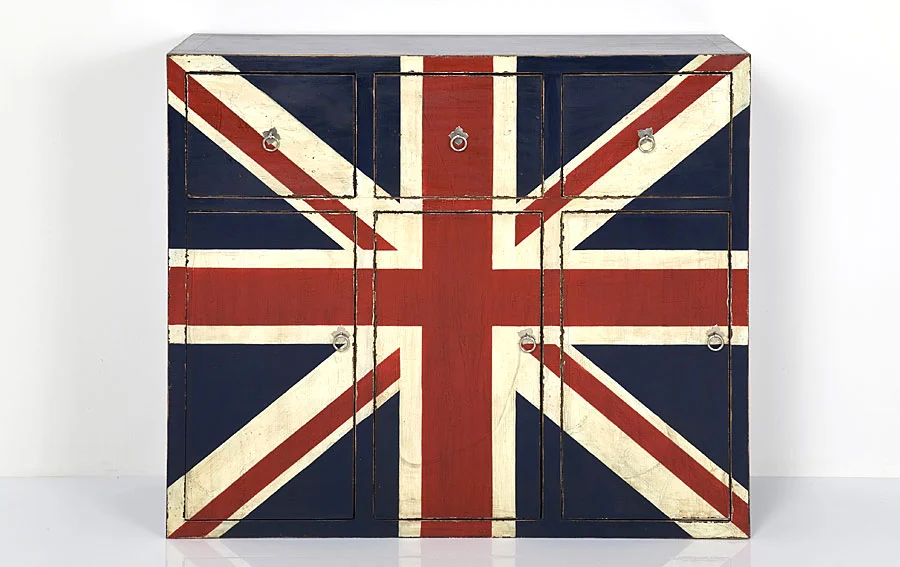 Cómoda cuadrada British vintage
