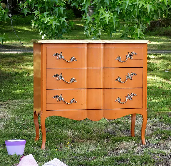 Cómoda Naranja