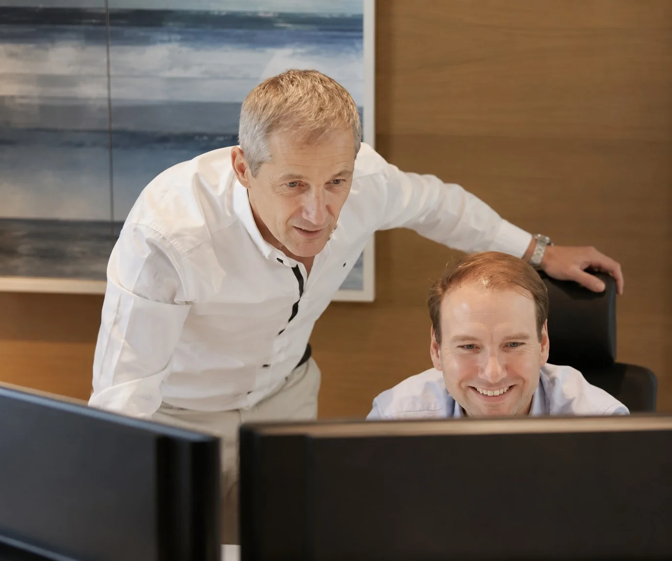 David González y Alberto Torres revisando la definición digital de un proyecto